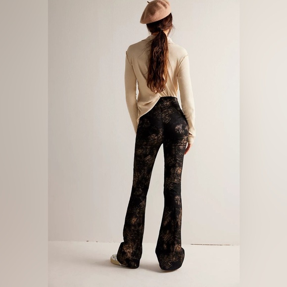 NWT Free people We The Free Black and Gold Jayde Printed Metallic Flare Jeans - Picture 3 of 15
